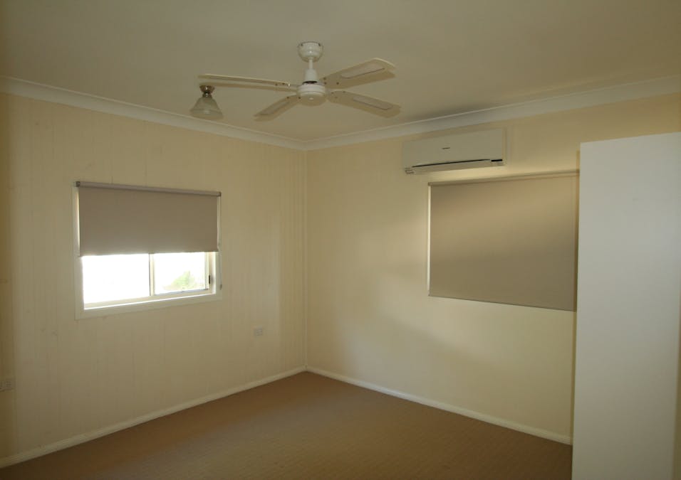 70 Baker Street, Emerald, QLD, 4720 - Image 16