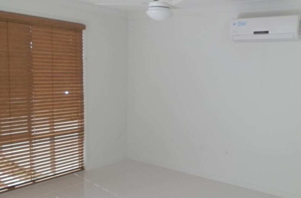 22 Newman Drive, Emerald, QLD, 4720 - Image 3