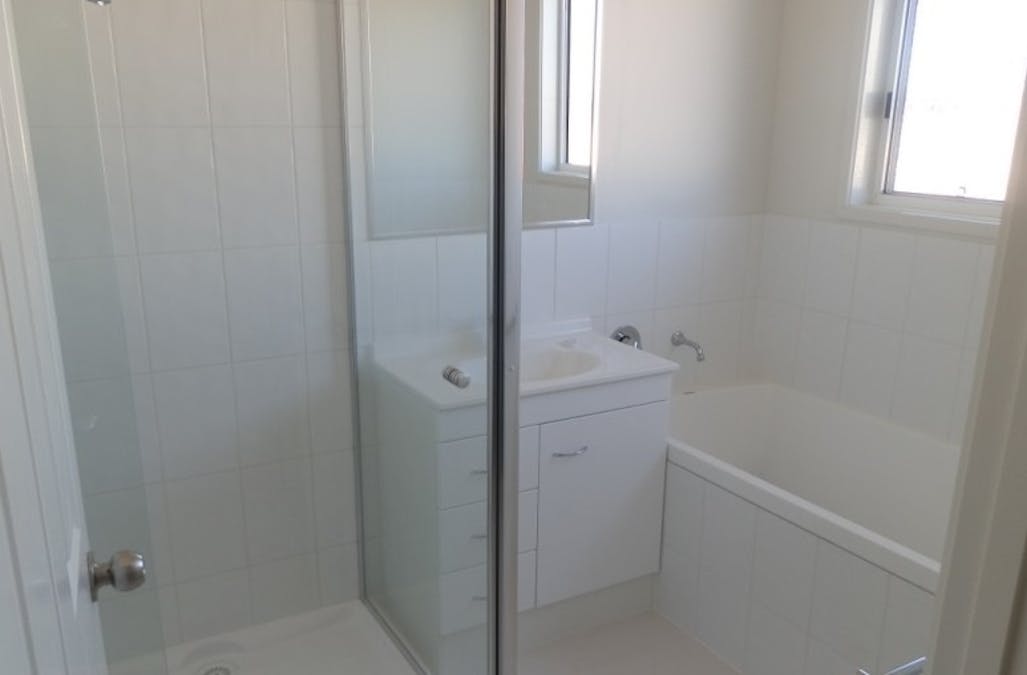 22 Newman Drive, Emerald, QLD, 4720 - Image 4