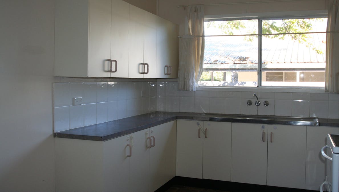 123 Harris Street, Emerald, QLD, 4720 - Image 2