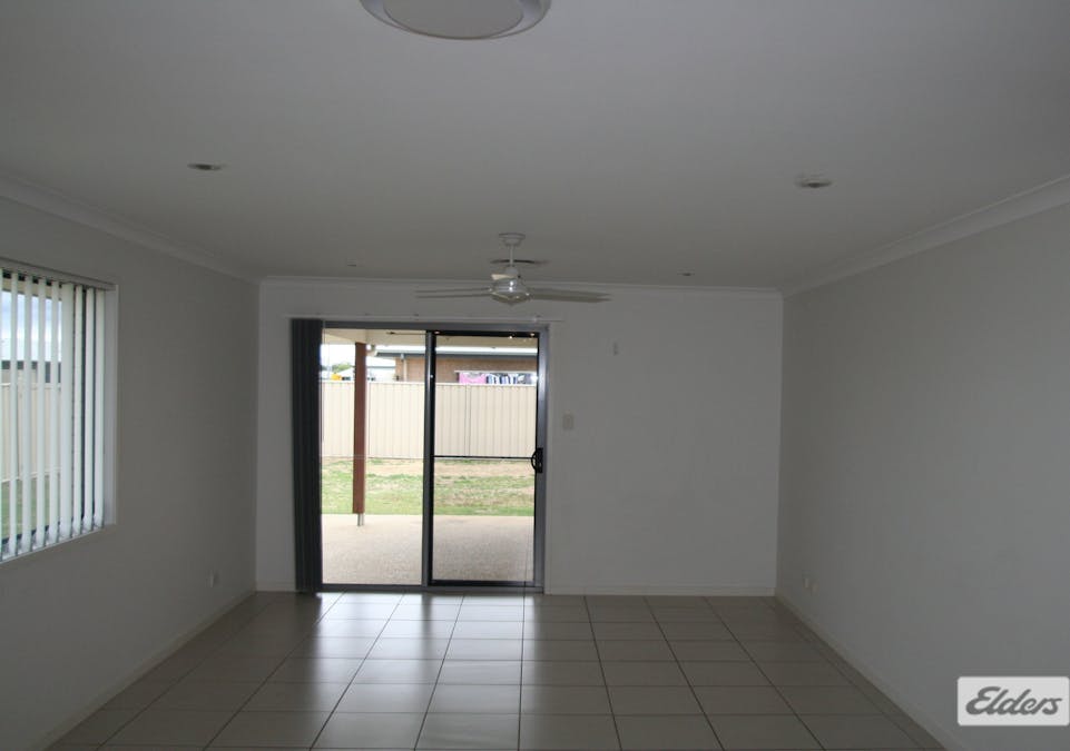 11 Sewell Street, Emerald, QLD, 4720 - Image 2