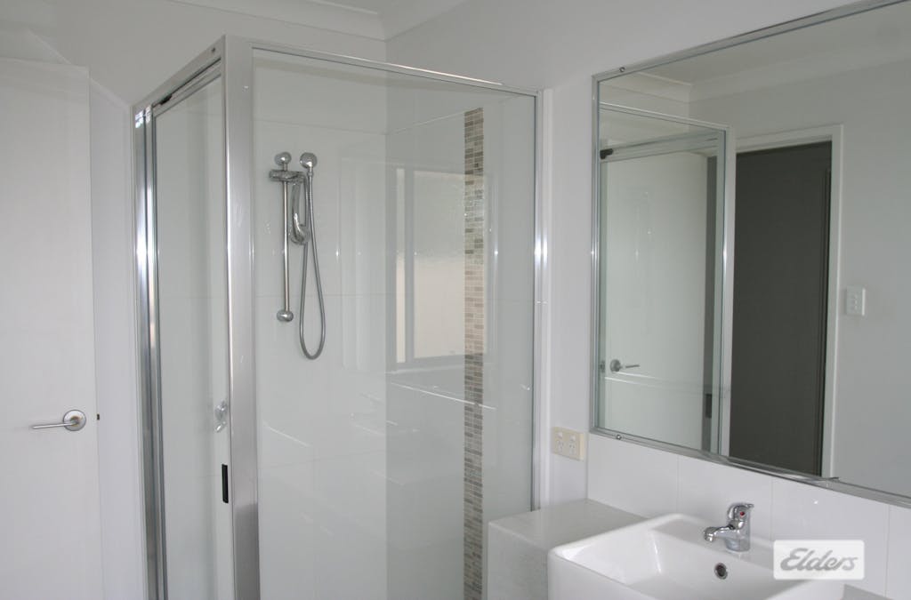 11 Sewell Street, Emerald, QLD, 4720 - Image 5