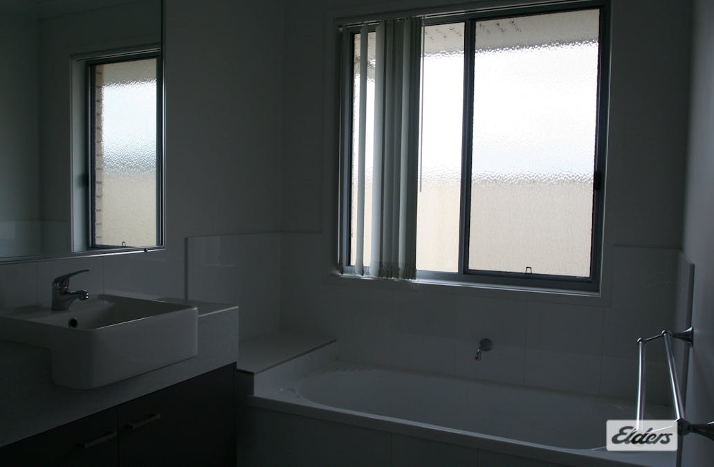 11 Sewell Street, Emerald, QLD, 4720 - Image 6