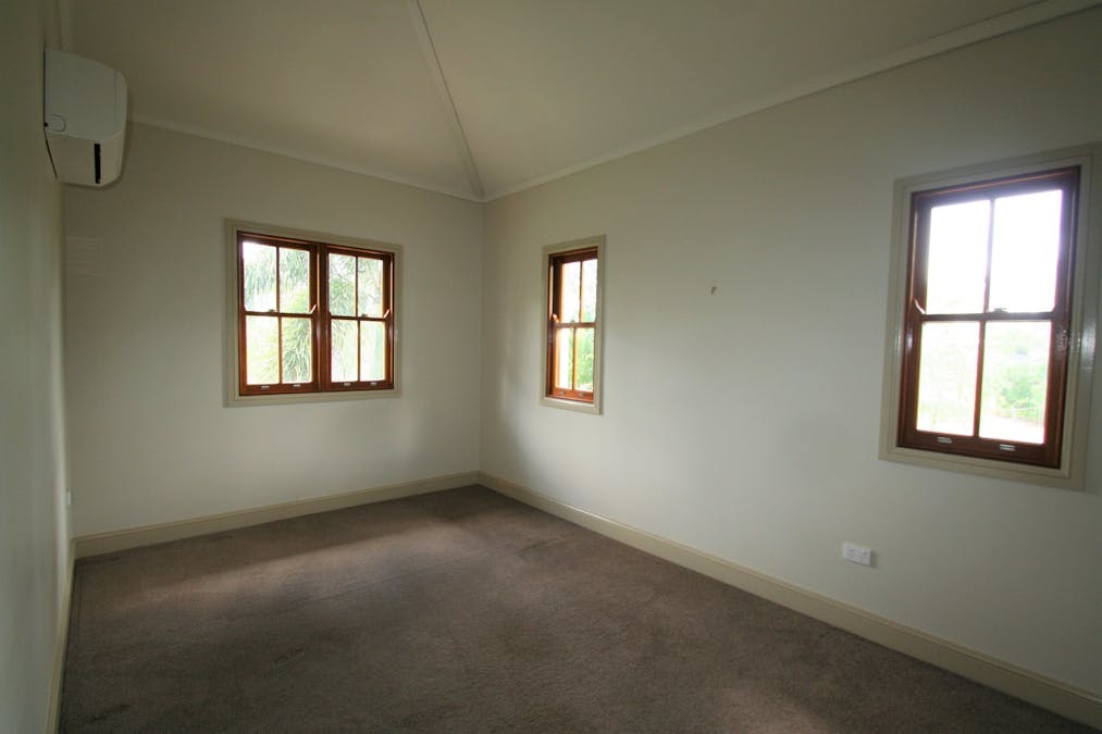 54 Tourmaline Road, Emerald, QLD, 4720 - Image 8