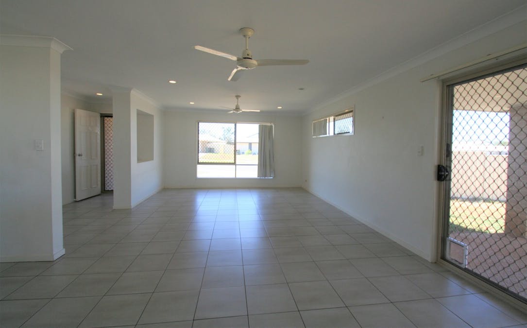 10 Lakeside Drive, Emerald, QLD, 4720 - Image 5