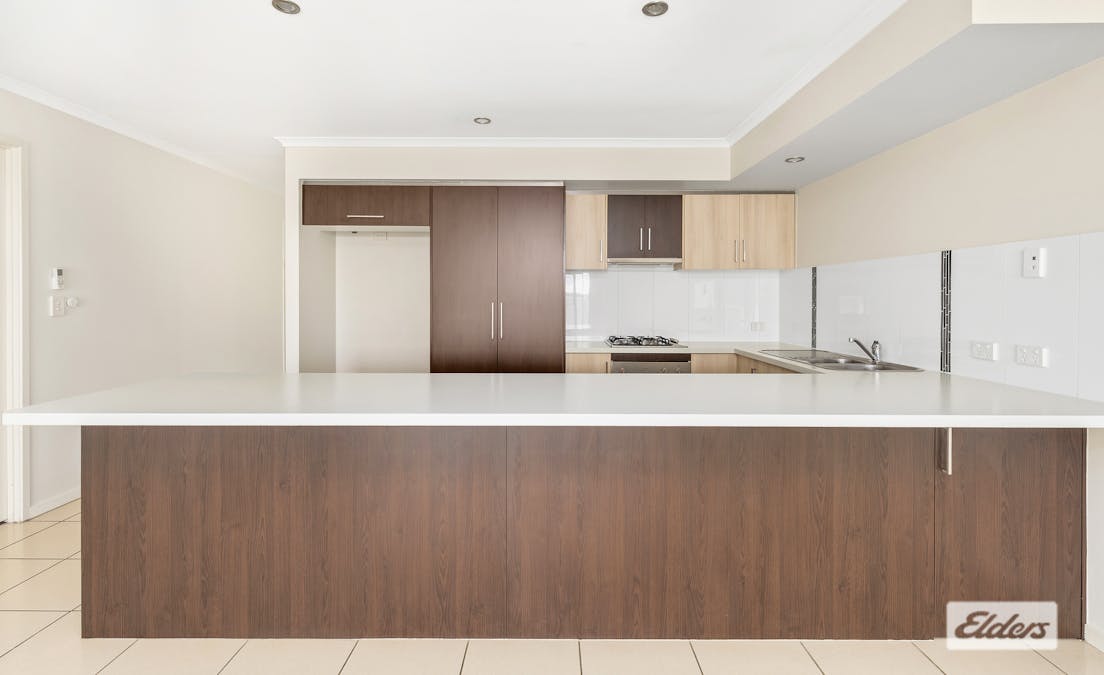 1/6 Newman Drive, Emerald, QLD, 4720 - Image 2