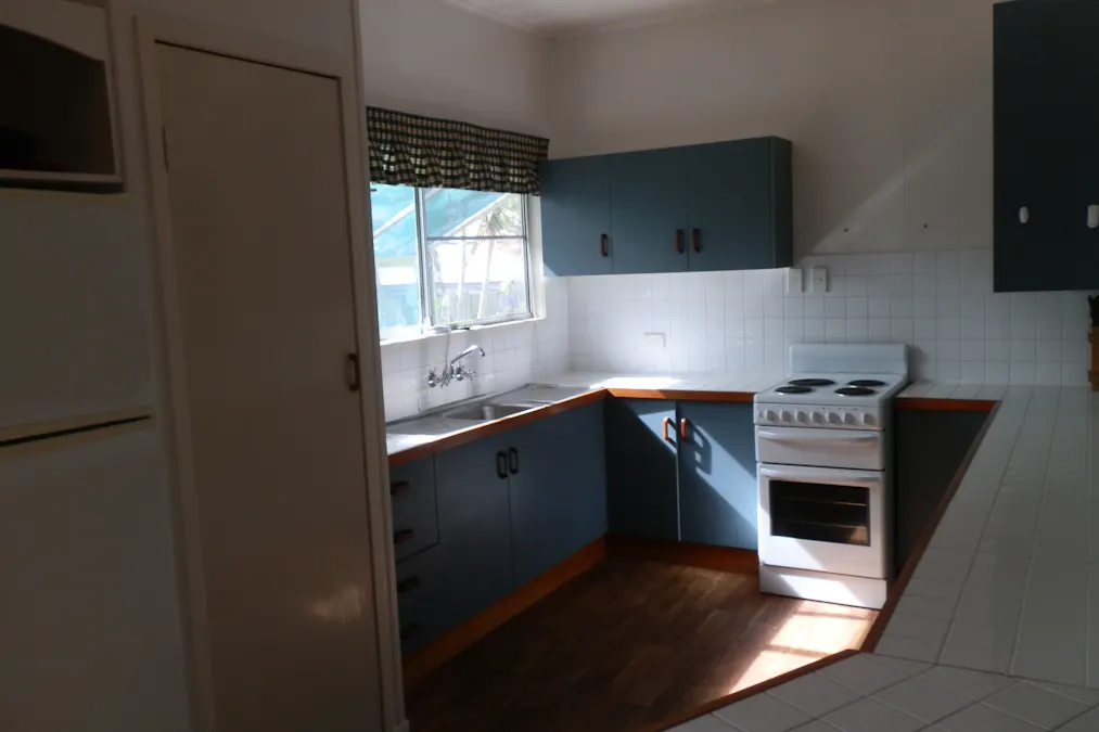 5 Pryor Place, Emerald, QLD, 4720 - Image 2