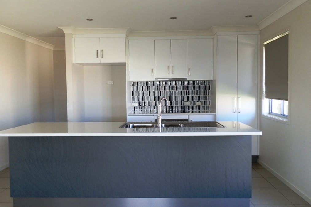 2 Singleton Court, Emerald, QLD, 4720 - Image 2