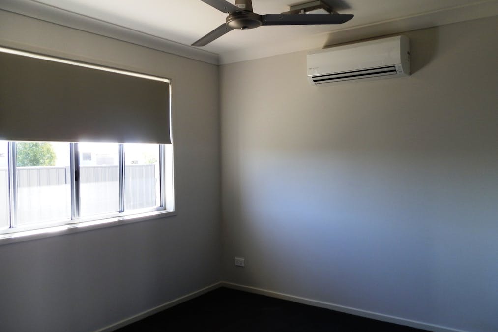 2 Singleton Court, Emerald, QLD, 4720 - Image 4