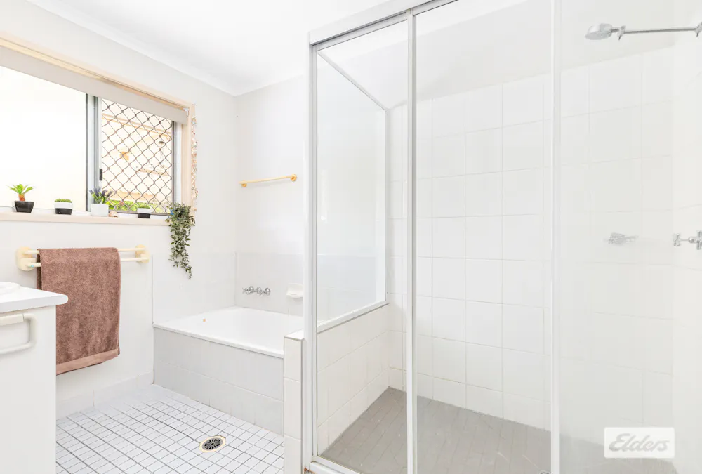 6 Edmonston Drive, Emerald, QLD, 4720 - Image 9