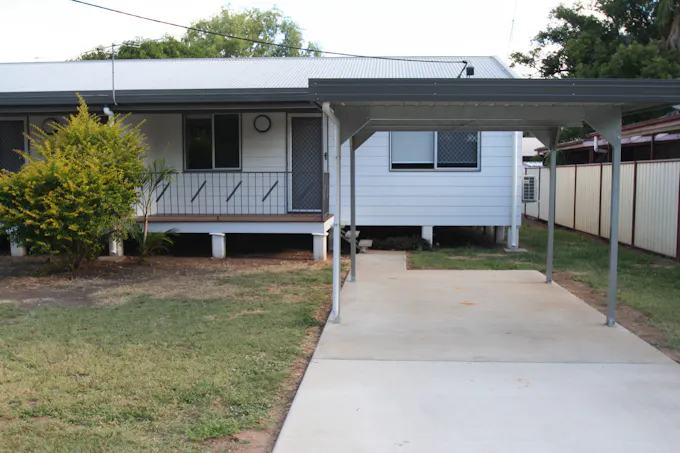 1/32 Old Airport Drive, Emerald, QLD, 4720 - Image 1
