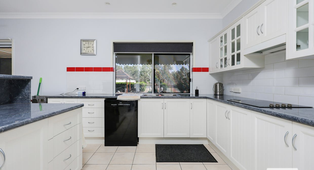 7 Stirling Drive, Rockyview, QLD, 4701 - Image 9