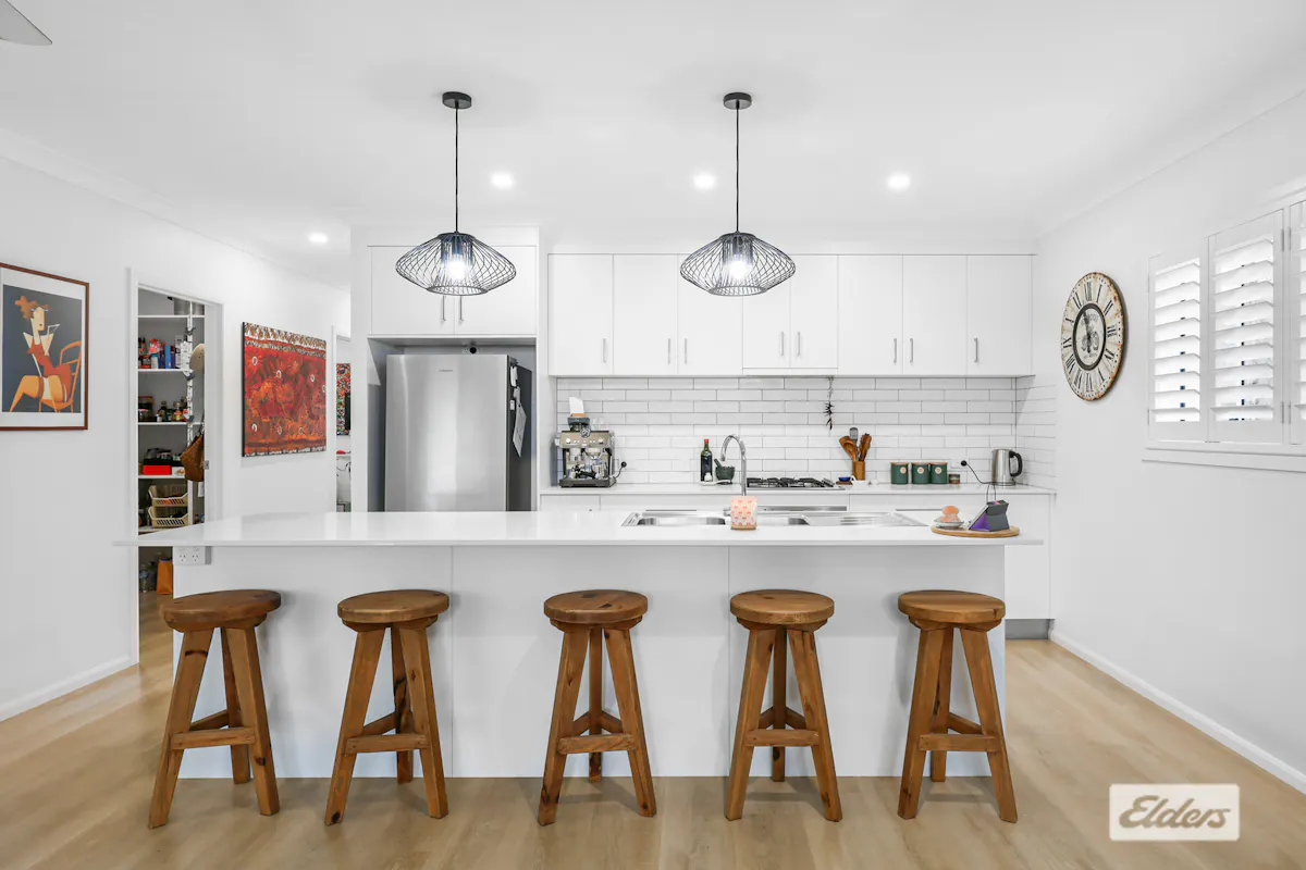 10 Seanna Avenue — photo 4 of 21