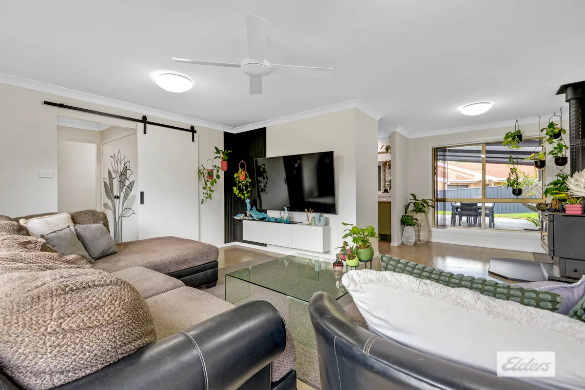 52 Thomas Mitchell Crescent — photo 8 of 30