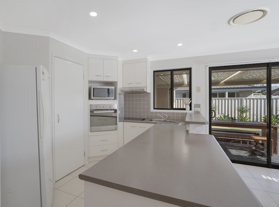 16 Strutt Crescent, Metford, NSW, 2323 - Image 4