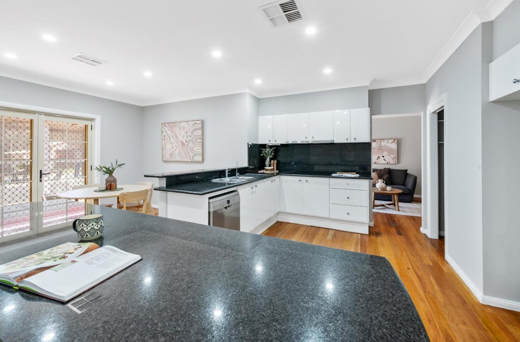 52 Barrington Grove, Thornton, NSW, 2322 - Image 5