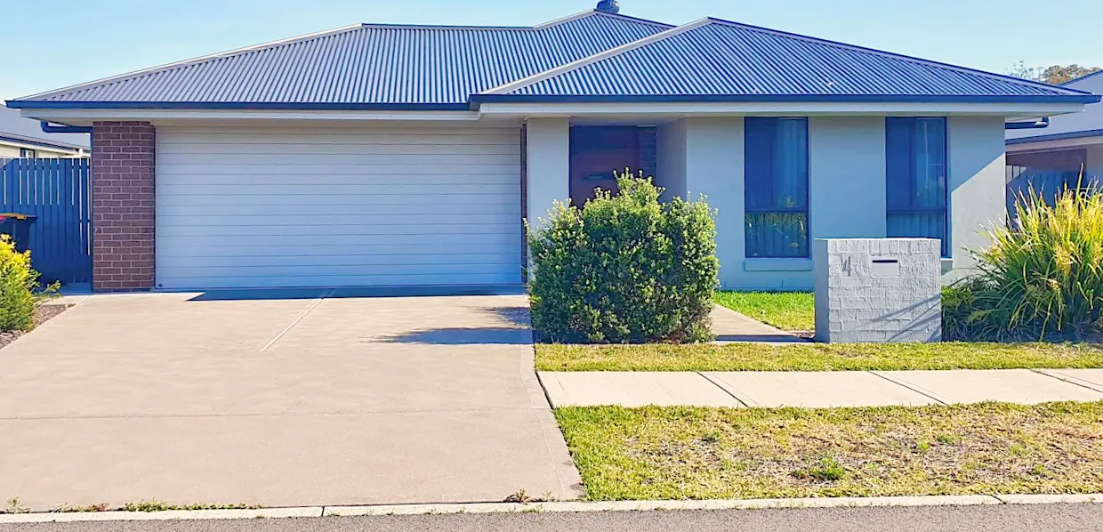 4 Uralla Street, Fern Bay, NSW, 2295 - Image 1