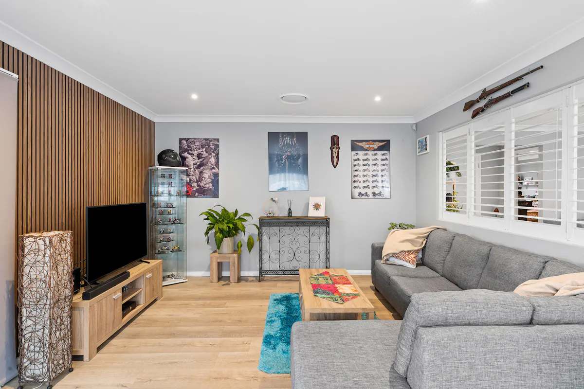 109 Aberglasslyn Road — photo 3 of 16