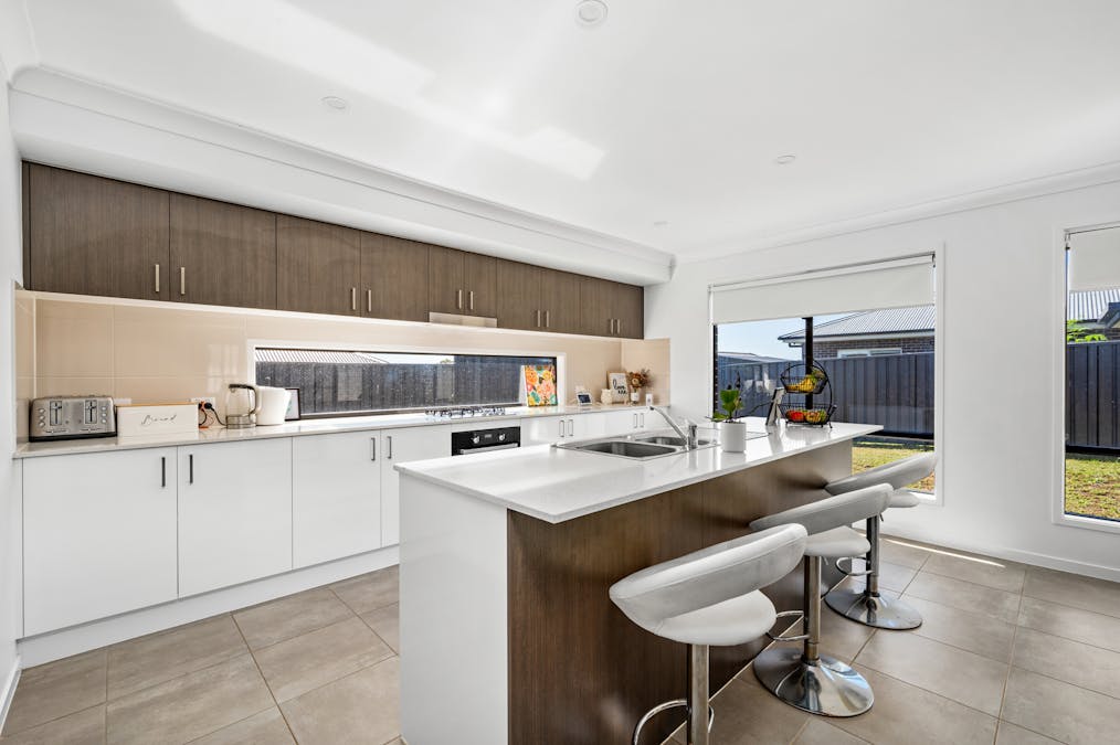 7 Canter Close, Rutherford, NSW, 2320 - Image 4