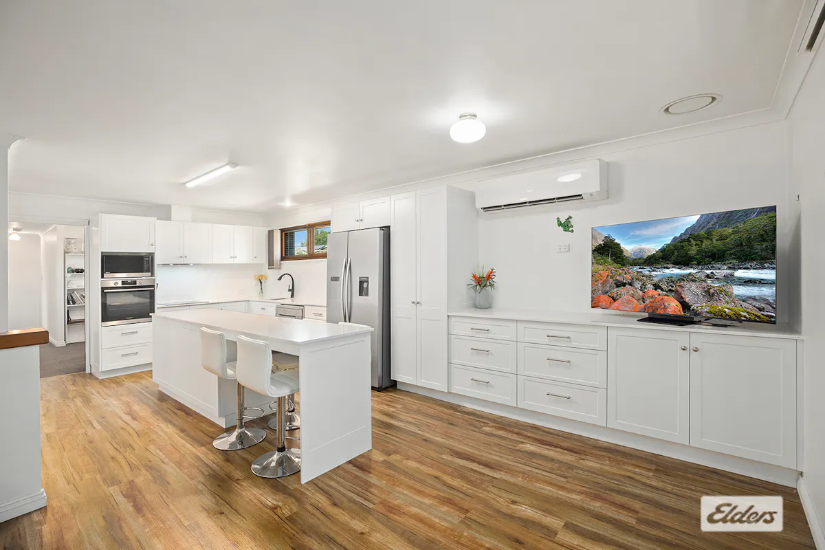 118 Powell Street — photo 2 of 12
