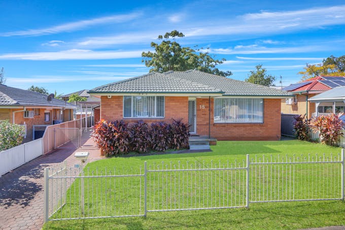 15 Molonglo Road, Seven Hills, NSW, 2147 - Image 1