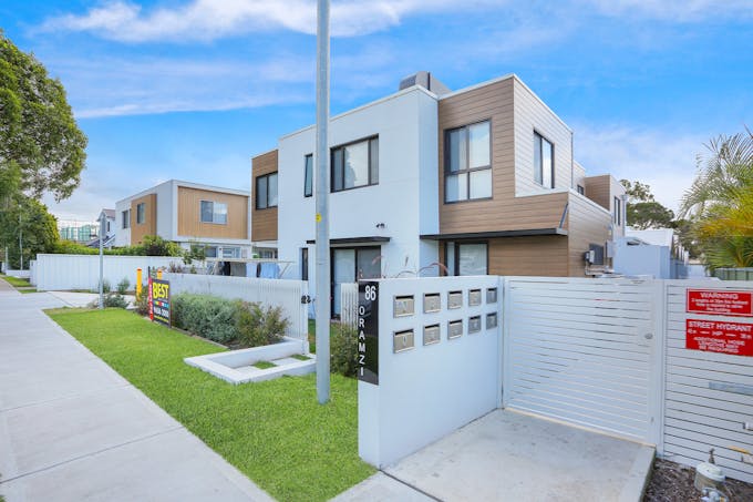 2/86 Oramzi Road, Girraween, NSW, 2145 - Image 1