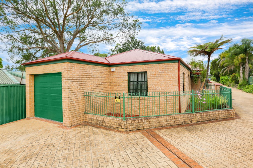 2/27 Ballandella Road, Toongabbie, NSW, 2146 - Image 2