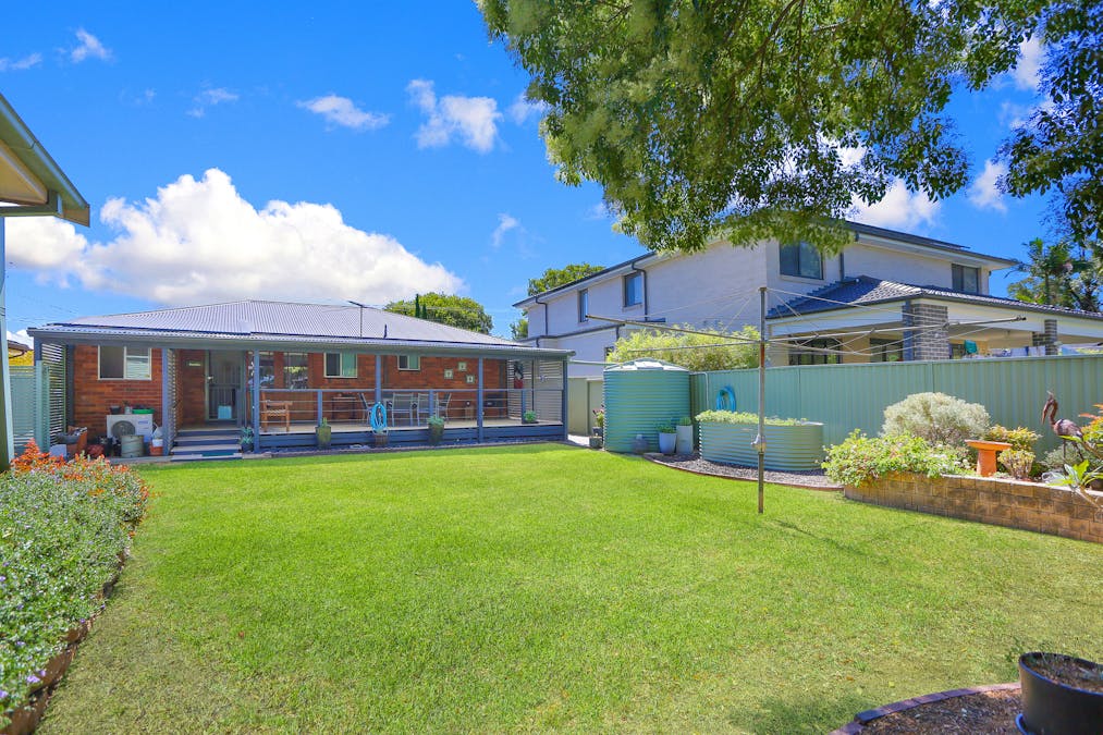 21 Vianney Crescent, Toongabbie, NSW, 2146 - Image 2