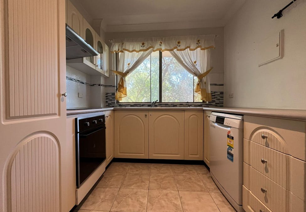 16/235 Targo Road, Toongabbie, NSW, 2146 - Image 2